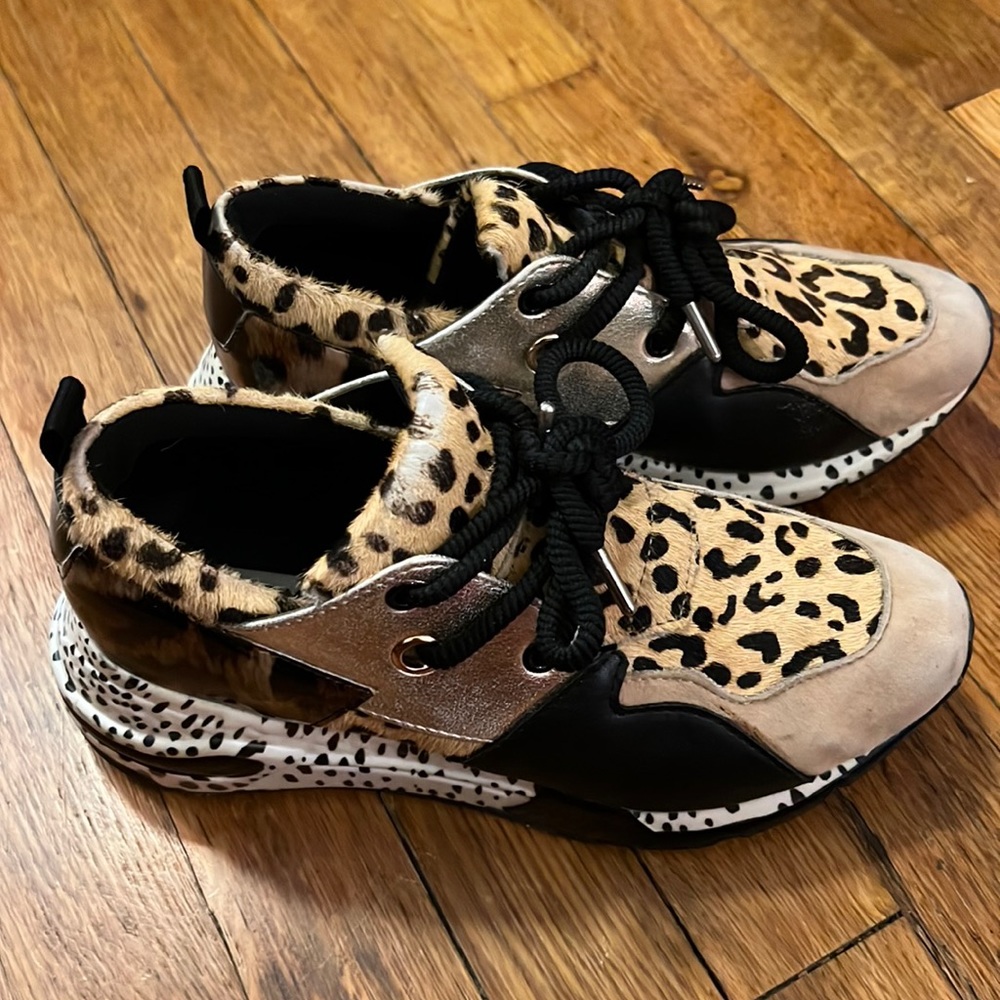 Steve Madden Cliff Sneaker size 7.0